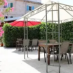 With A Parking Space - 20631 Πανσιόν