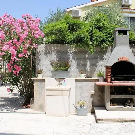 With A Parking Space - 20631