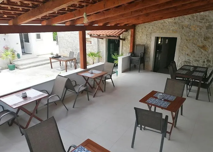 With A Parking Space - 20631 Πόρετς