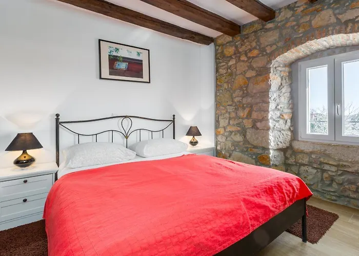 With A Parking Space - 20631 Πανσιόν Πόρετς