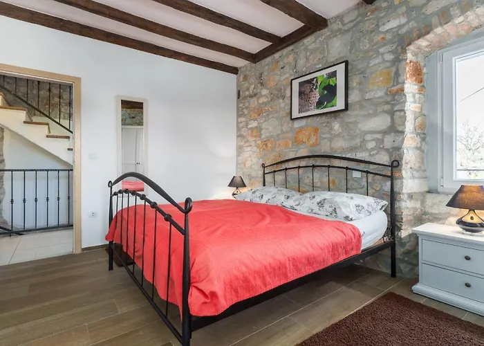 With A Parking Space - 20631