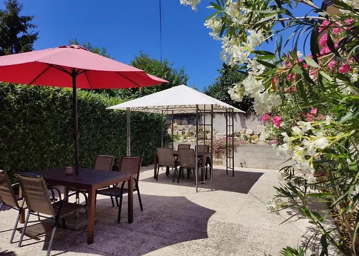 With A Parking Space - 20631 Πανσιόν Πόρετς