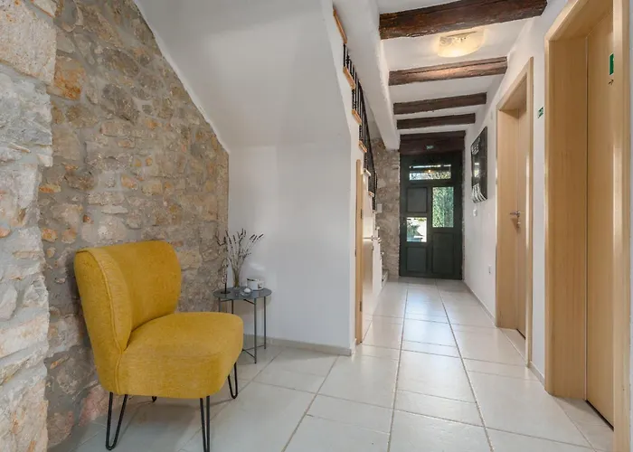 With A Parking Space - 20631 3* Πόρετς