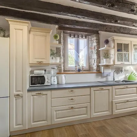 Gæstehus With A Parking Space - 20631 Poreč