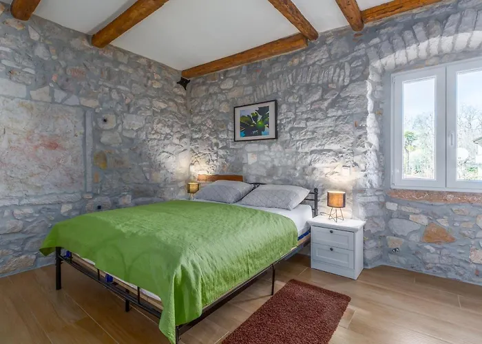 With A Parking Space - 20631 3*