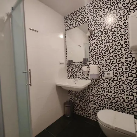 With A Parking Space - 20631 Guest house 3*